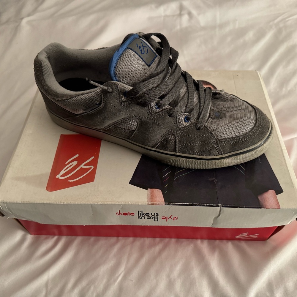 ES - One (Dark Grey) Koston